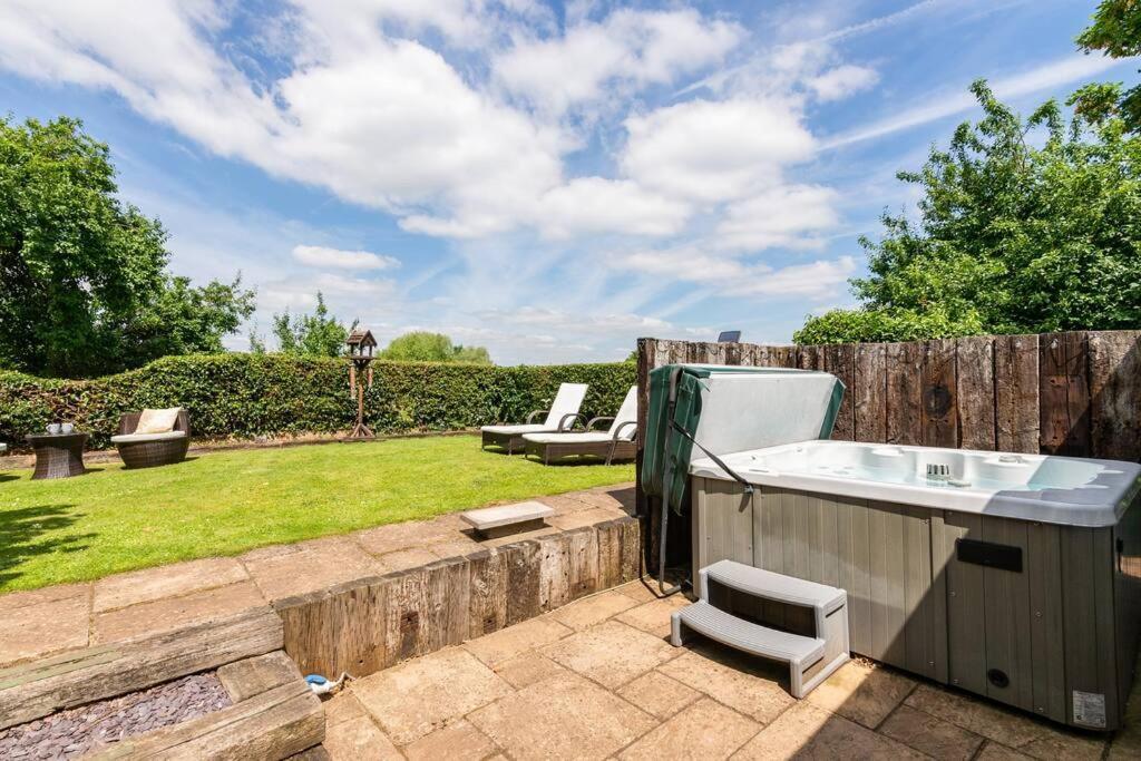 The Summerhouse, Countryside Retreat With Private Hot Tub บริดจ์นอร์ท ภายนอก รูปภาพ