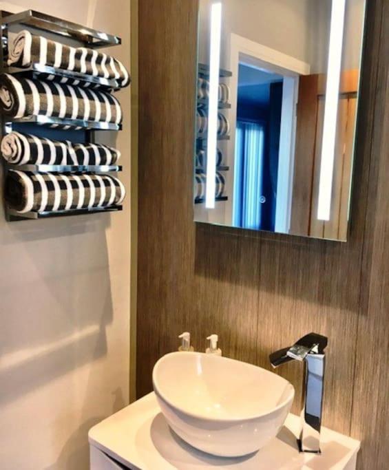 The Summerhouse, Countryside Retreat With Private Hot Tub บริดจ์นอร์ท ภายนอก รูปภาพ