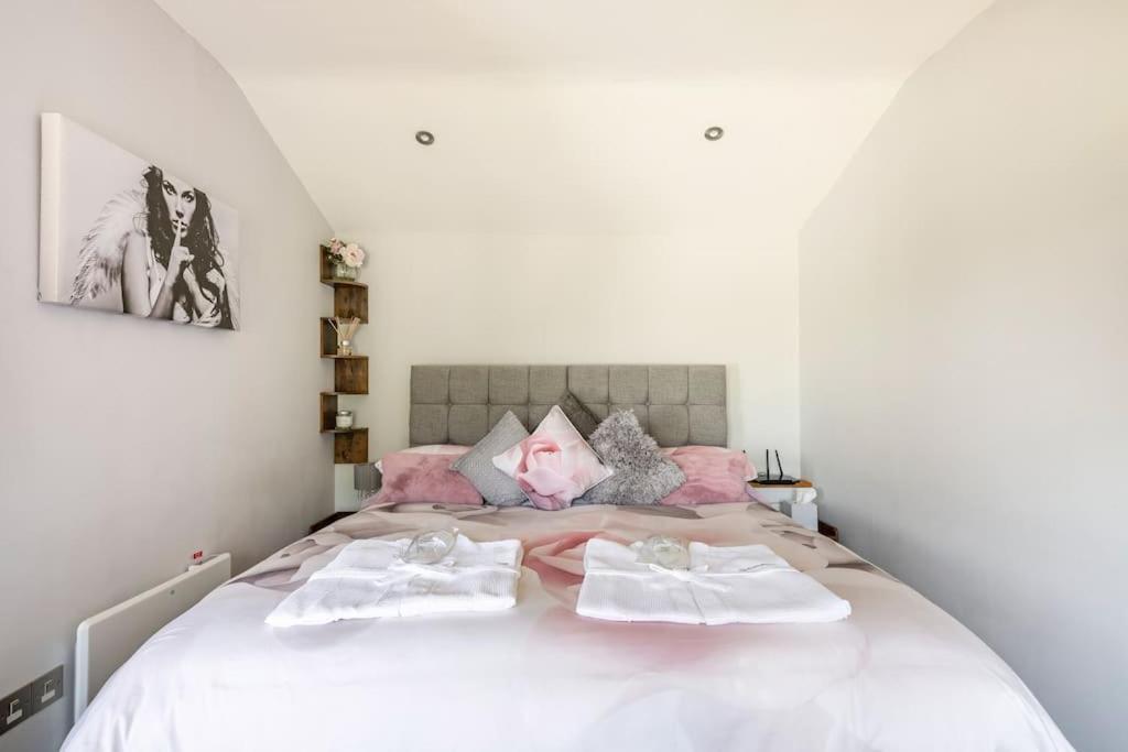 The Summerhouse, Countryside Retreat With Private Hot Tub บริดจ์นอร์ท ภายนอก รูปภาพ