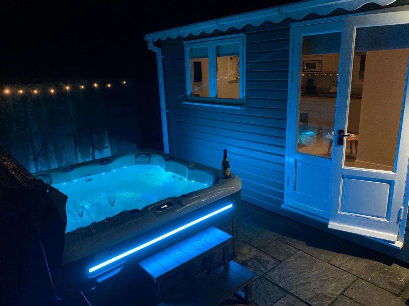 The Summerhouse, Countryside Retreat With Private Hot Tub บริดจ์นอร์ท ภายนอก รูปภาพ