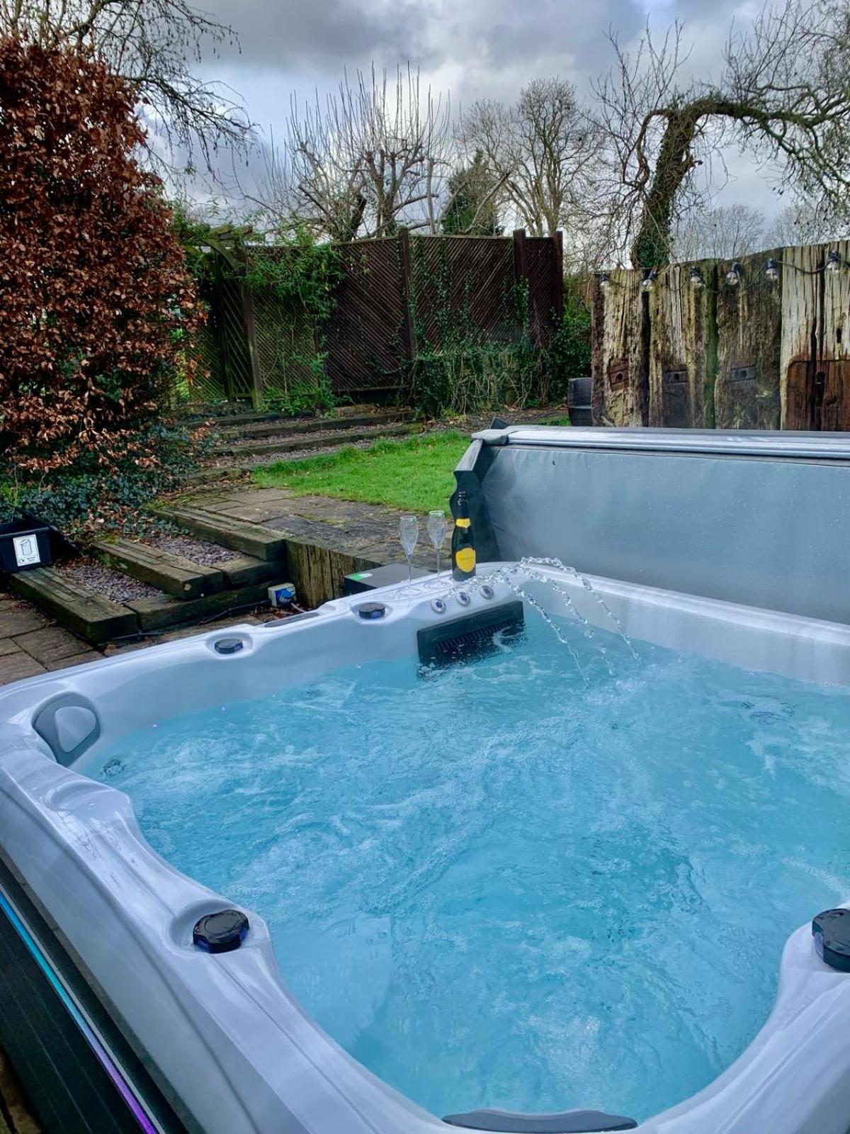 The Summerhouse, Countryside Retreat With Private Hot Tub บริดจ์นอร์ท ภายนอก รูปภาพ