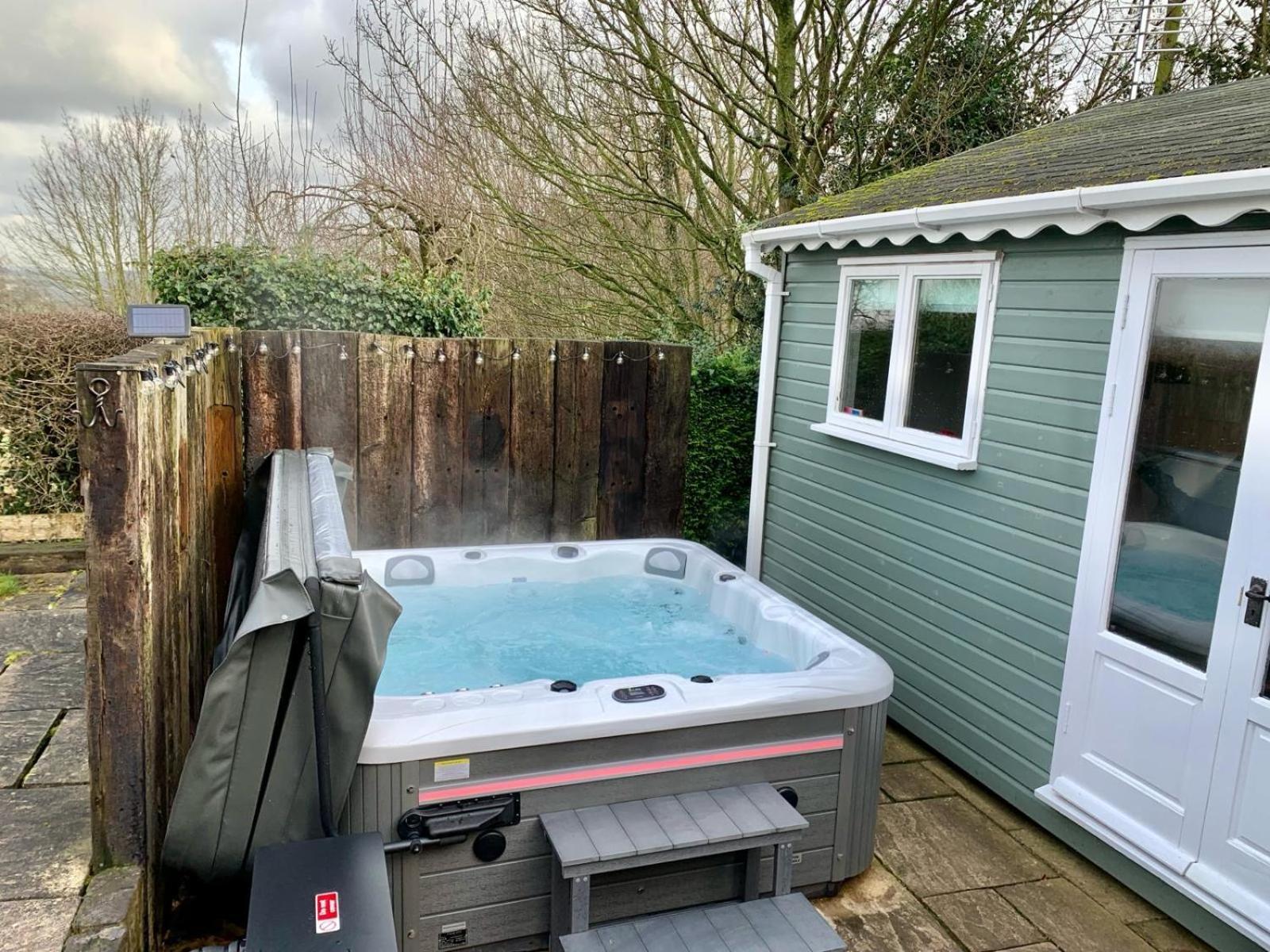 The Summerhouse, Countryside Retreat With Private Hot Tub บริดจ์นอร์ท ภายนอก รูปภาพ