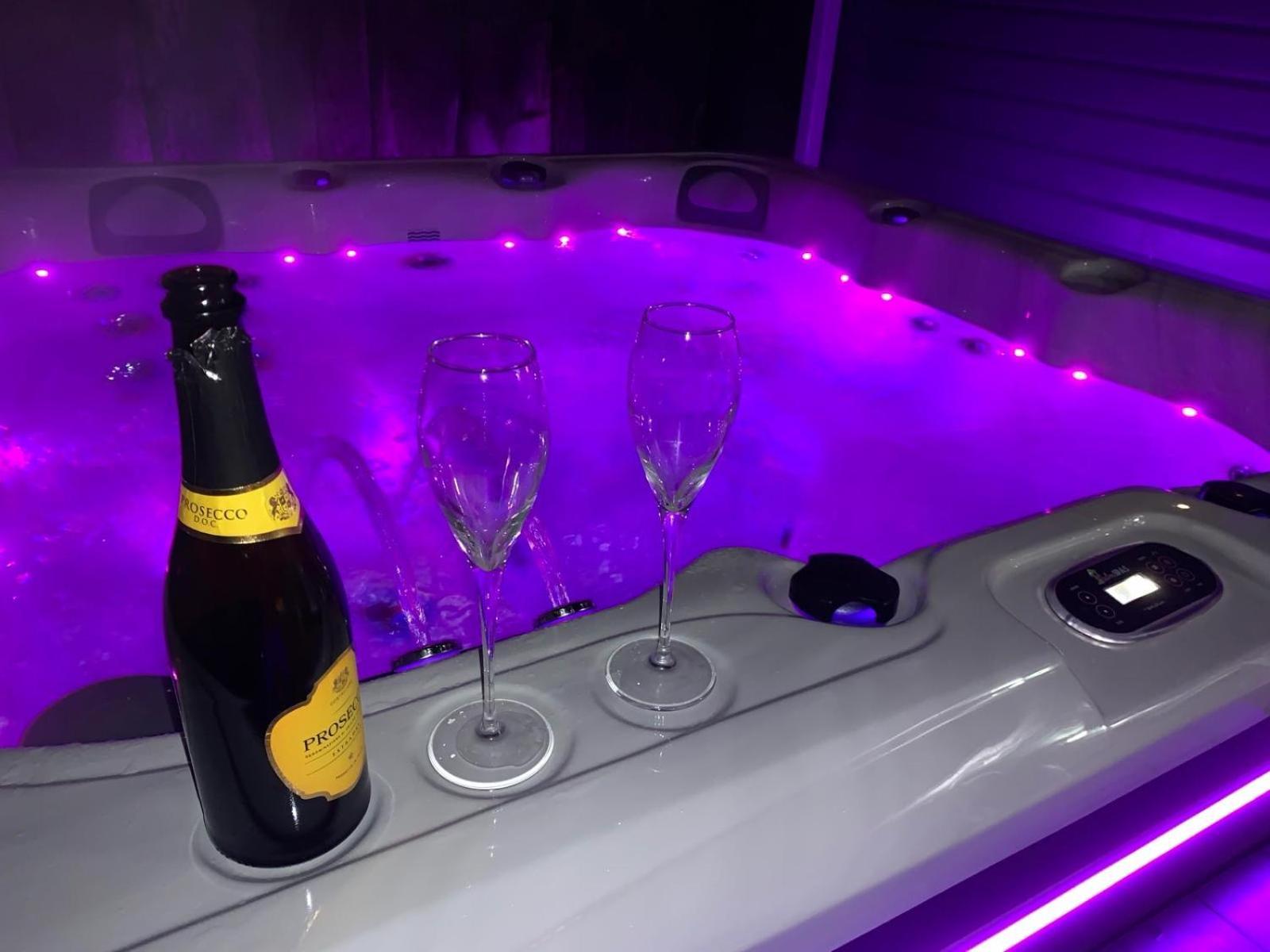 The Summerhouse, Countryside Retreat With Private Hot Tub บริดจ์นอร์ท ภายนอก รูปภาพ